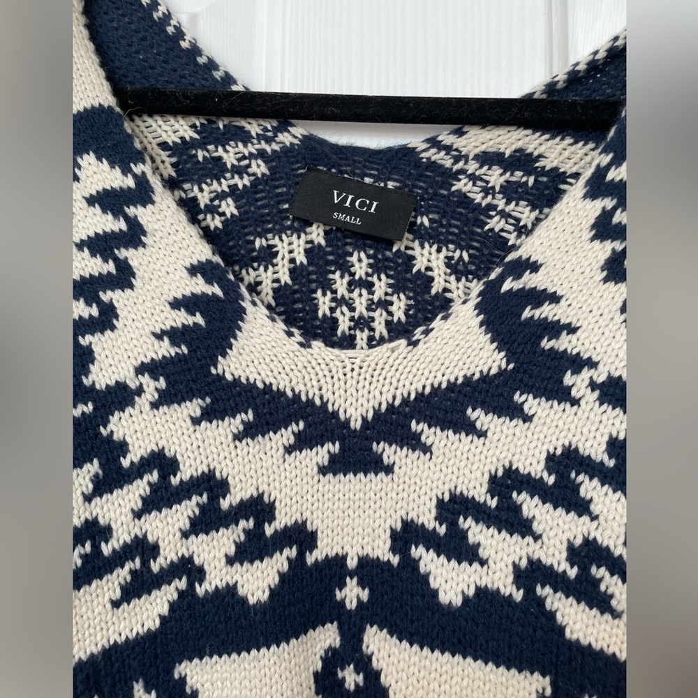 VICI Aztec Print Sweater Size Small - Picture 5 of 6